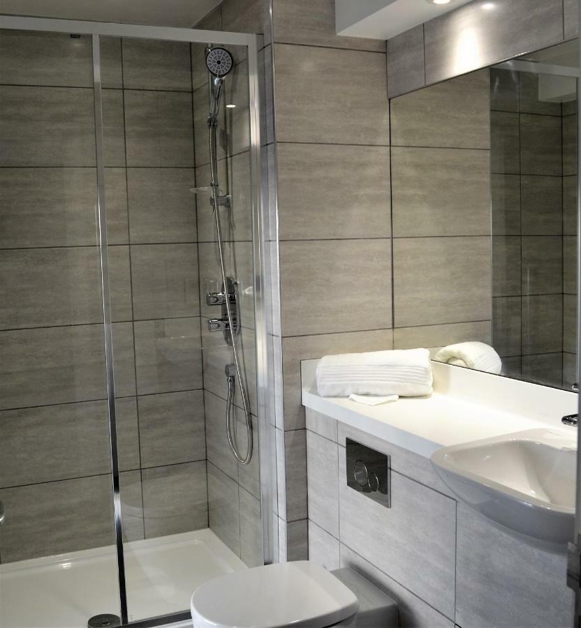 New Park Hotel Καρμάρθεν Εξωτερικό φωτογραφία